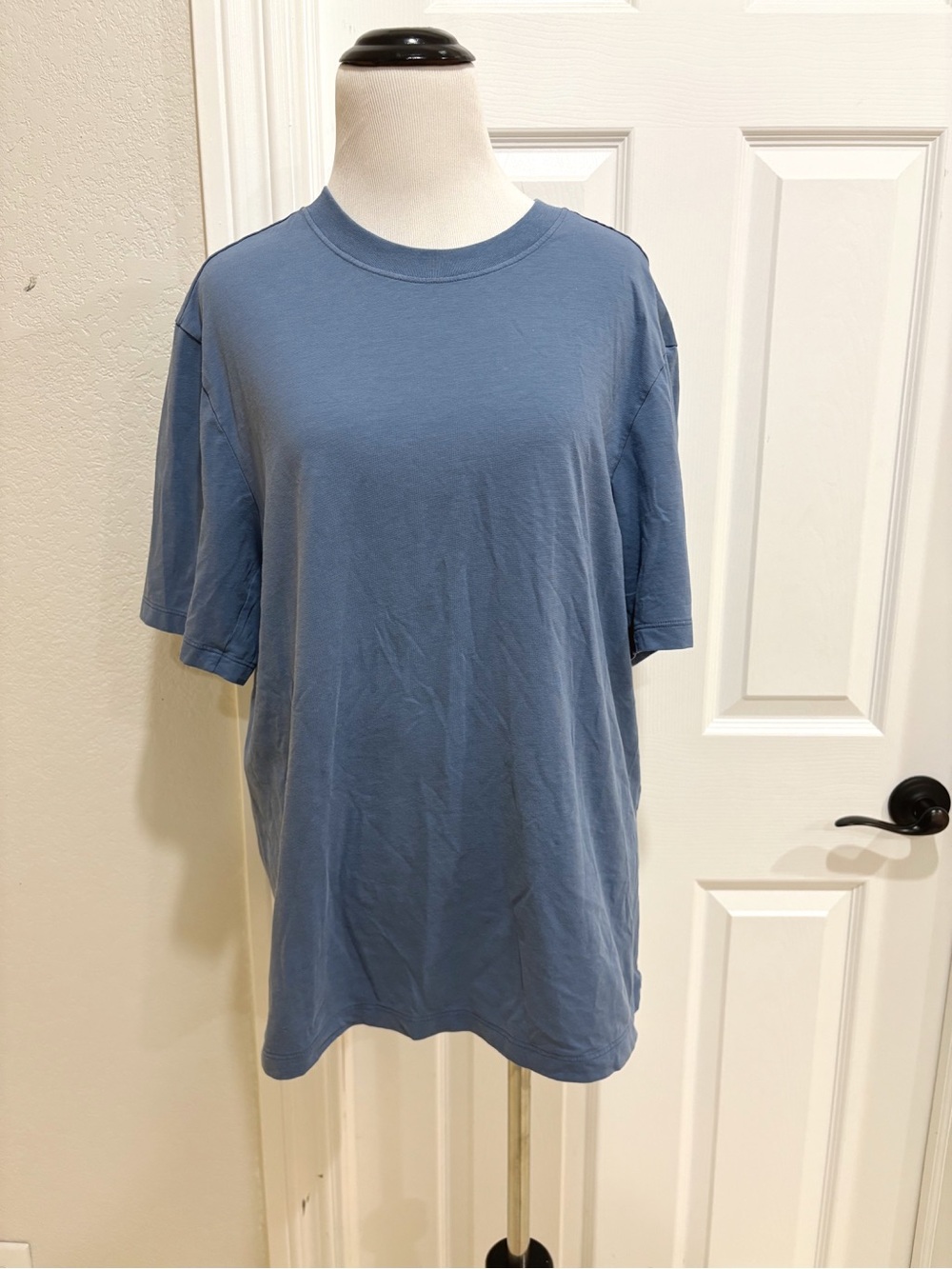 Lululemon Men’s Classic Blue Crewneck T‑Shirt Medium